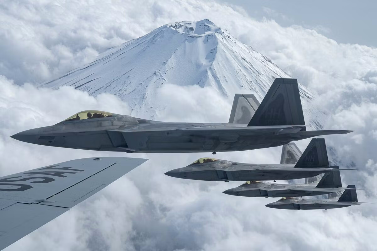 photo-of-f-15exs-in-flight