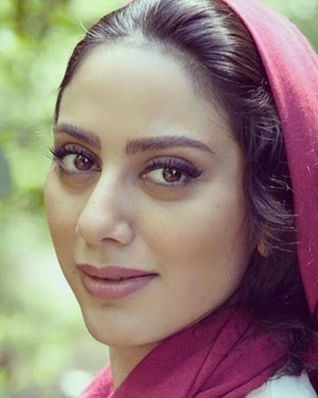 (تصاویر) بیوگرافی و عکس های شخصی مونا فرجاد