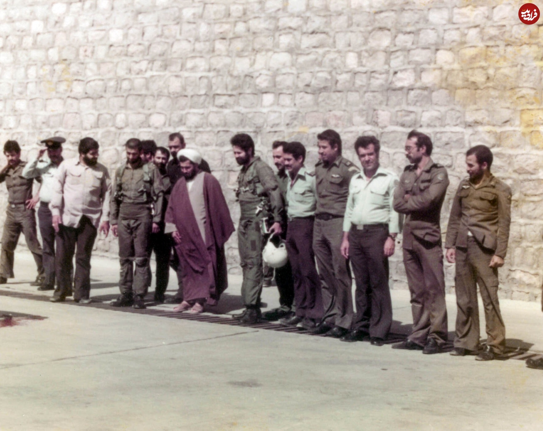 عکس| سفر در زمان؛ «سرلشکر بابایی» بعد بازگشت از یک عملیات؛ اواخر دهه 50 عکس| سفر در زمان؛ «سرلشکر بابایی» بعد بازگشت از یک عملیات؛ اواخر دهه 50