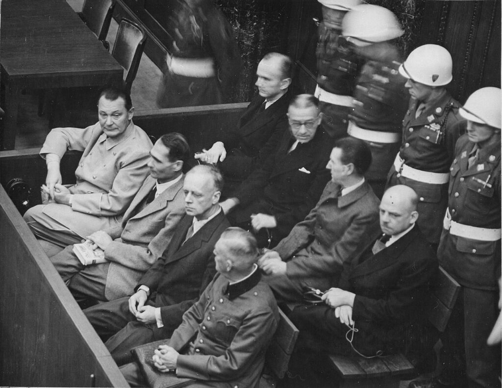 Defendants_in_the_dock_at_the_Nuremberg_Trials-1024x791