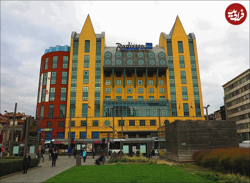 Modern_Building_in_Central_Antwerp_-_panoramio