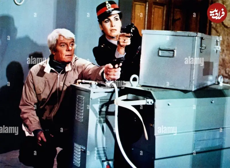 عکس| سفر زمان؛ «پوری بنایی» 38 ساله با هفت‌تیر در کنار «پیتر گریوز»؛ سال 57