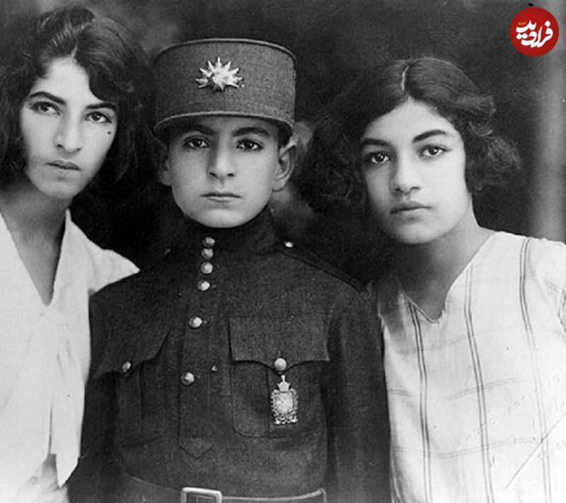 Mohammad-Reza-Pahlavi-teenage-period-sisters