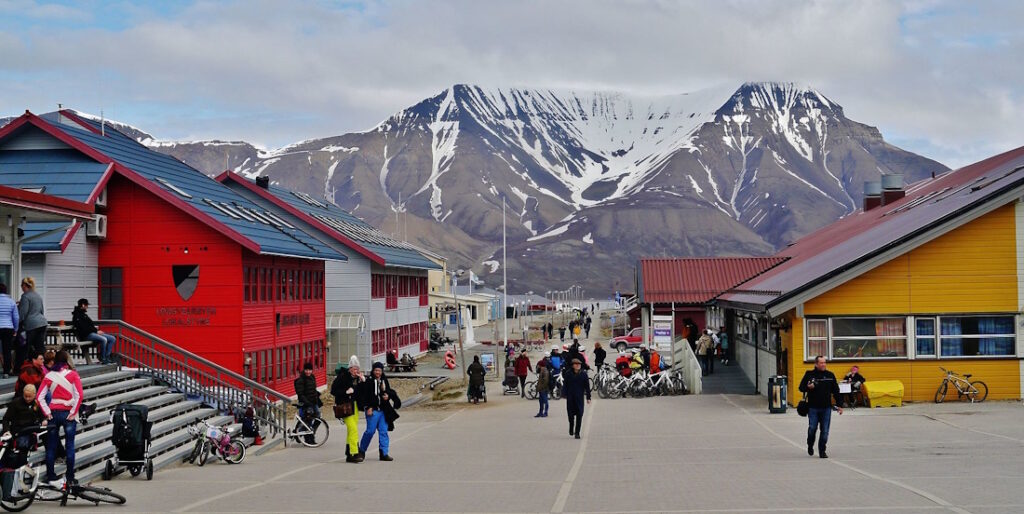 Longyearbyen_unterwegs_in_Longyearbyen_37-1024x514