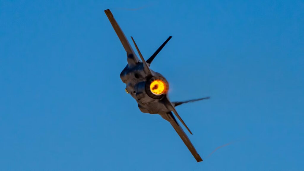 sf_f-35a-burner-and-vapes-in-the-blue-yonder_jak-1024x576