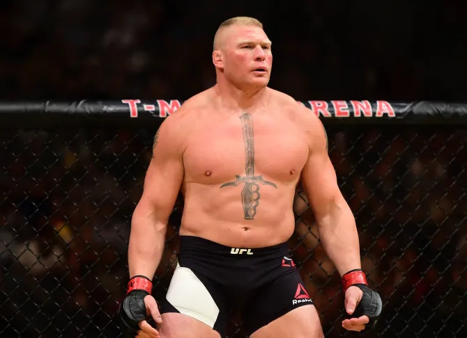 brock-lesnar-prepares-face-mark-836825764-1