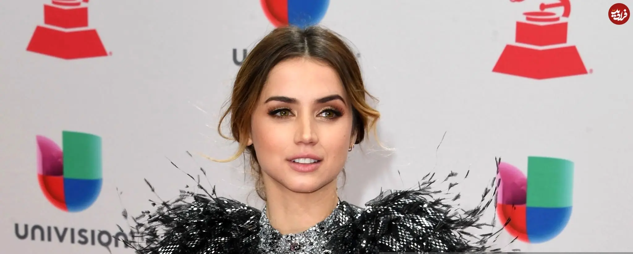 عکس| سفر در زمان؛ «آنا د آرماس» در مراسم گرمی لاتین در لاس وگاس؛ سال 1396