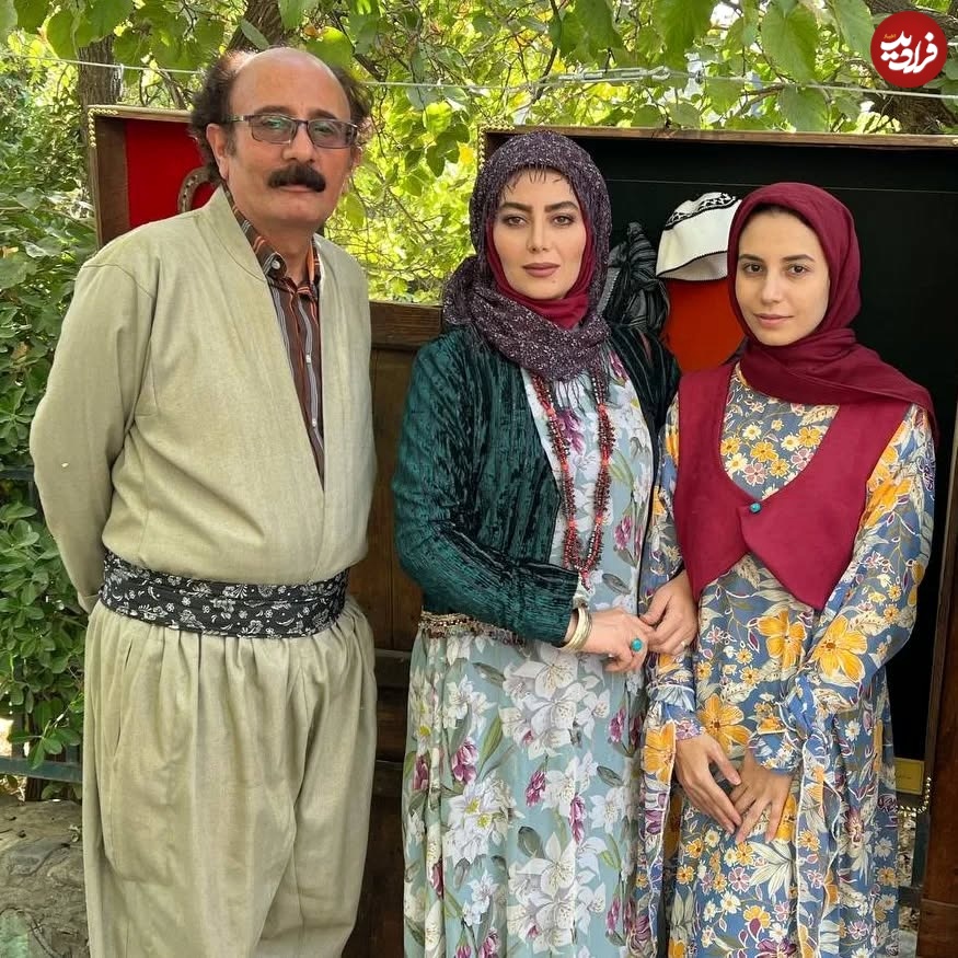 عکس| سفر در زمان؛ «ادریس و روژان» در پشت صحنه سریال نون خ؛ سال 1401 عکس| سفر در زمان؛ «ادریس و روژان» در پشت صحنه سریال نون خ؛ سال 1401