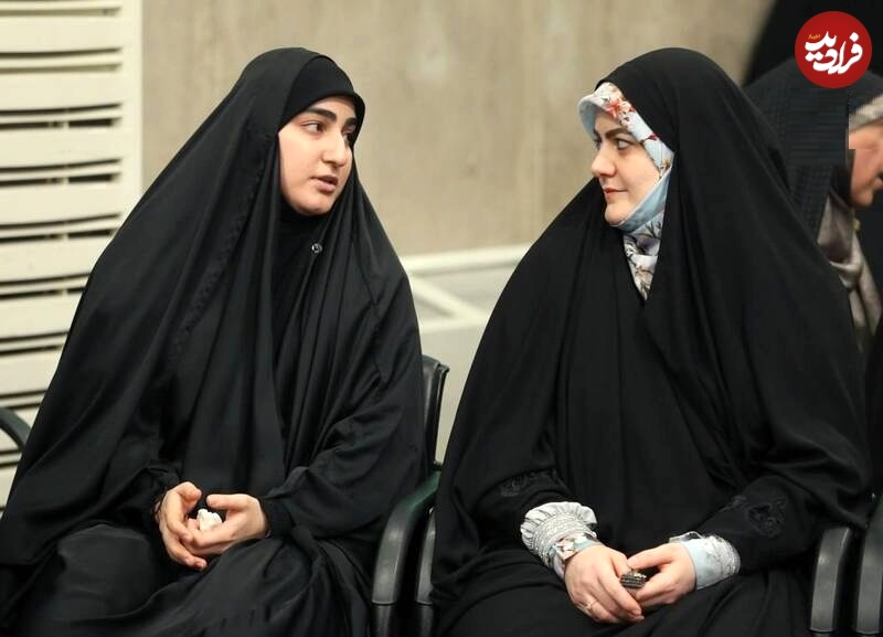 عکس؛ سفر به تاریخ؛ «زهرا، دختر پزشکیان» در کنار «زینب، دختر سردار سلیمانی» در بیت رهبری
