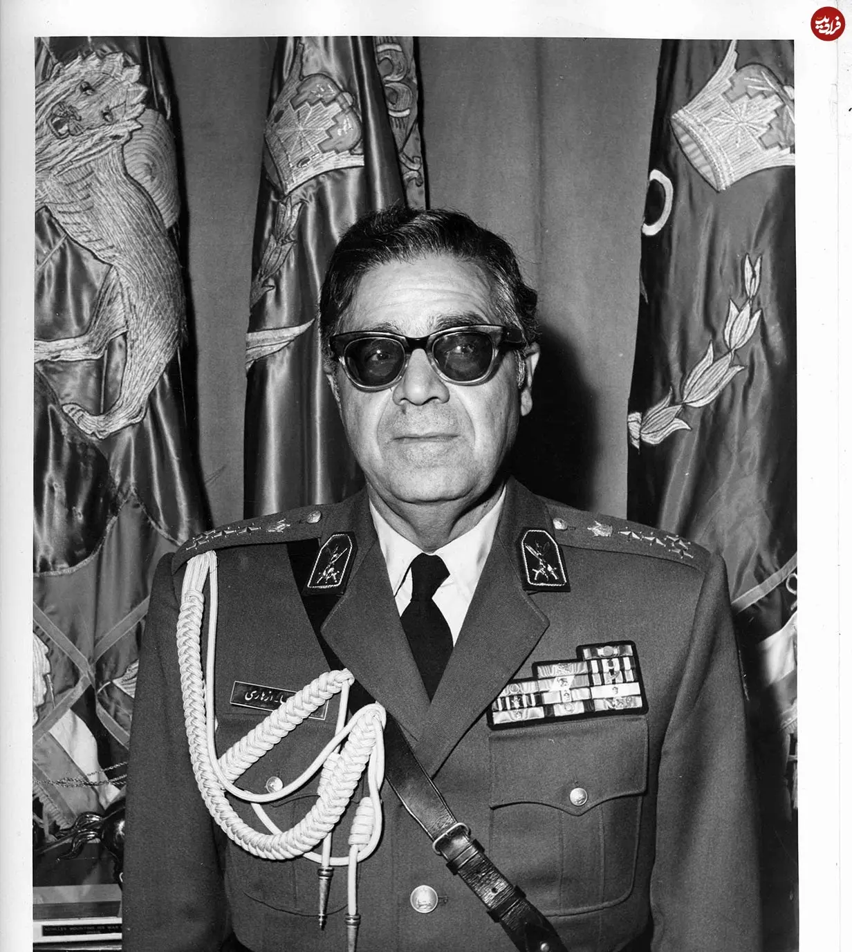 عکس| سفر در زمان؛ «غلامرضا ازهاری» رئیس ستاد ارتش در سال 57 و در لباس نظامی