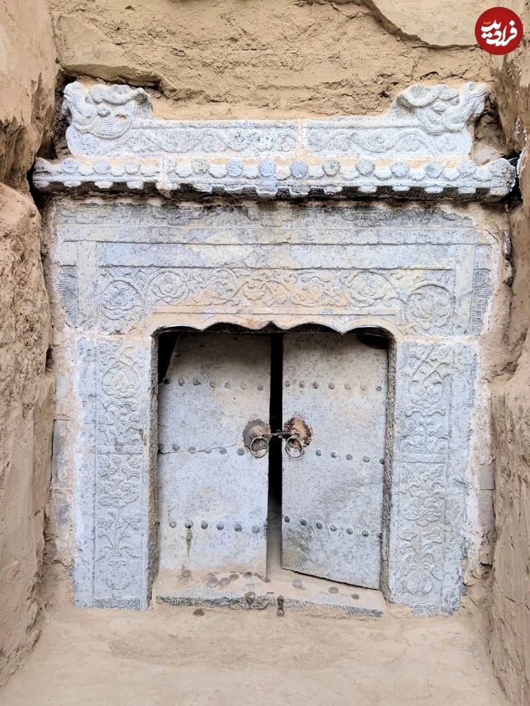 Ming-tomb-doors (1)