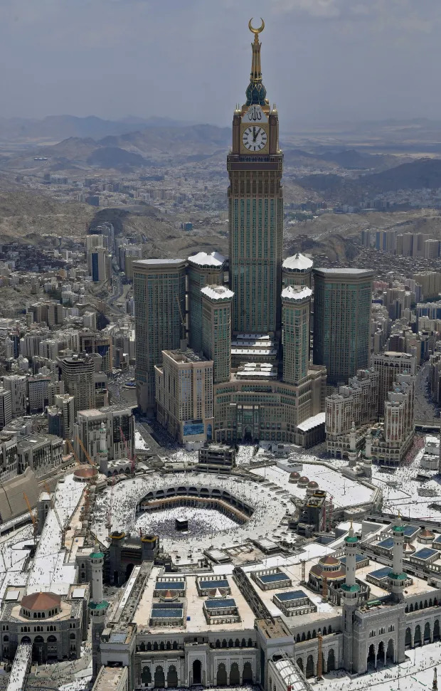 2019-shows-aerial-view-kaaba-880896525_5_11zon