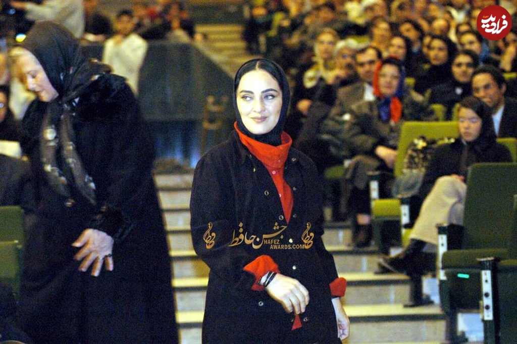 Roya-Nonahali-in-6th-Hafez-Awards-2002