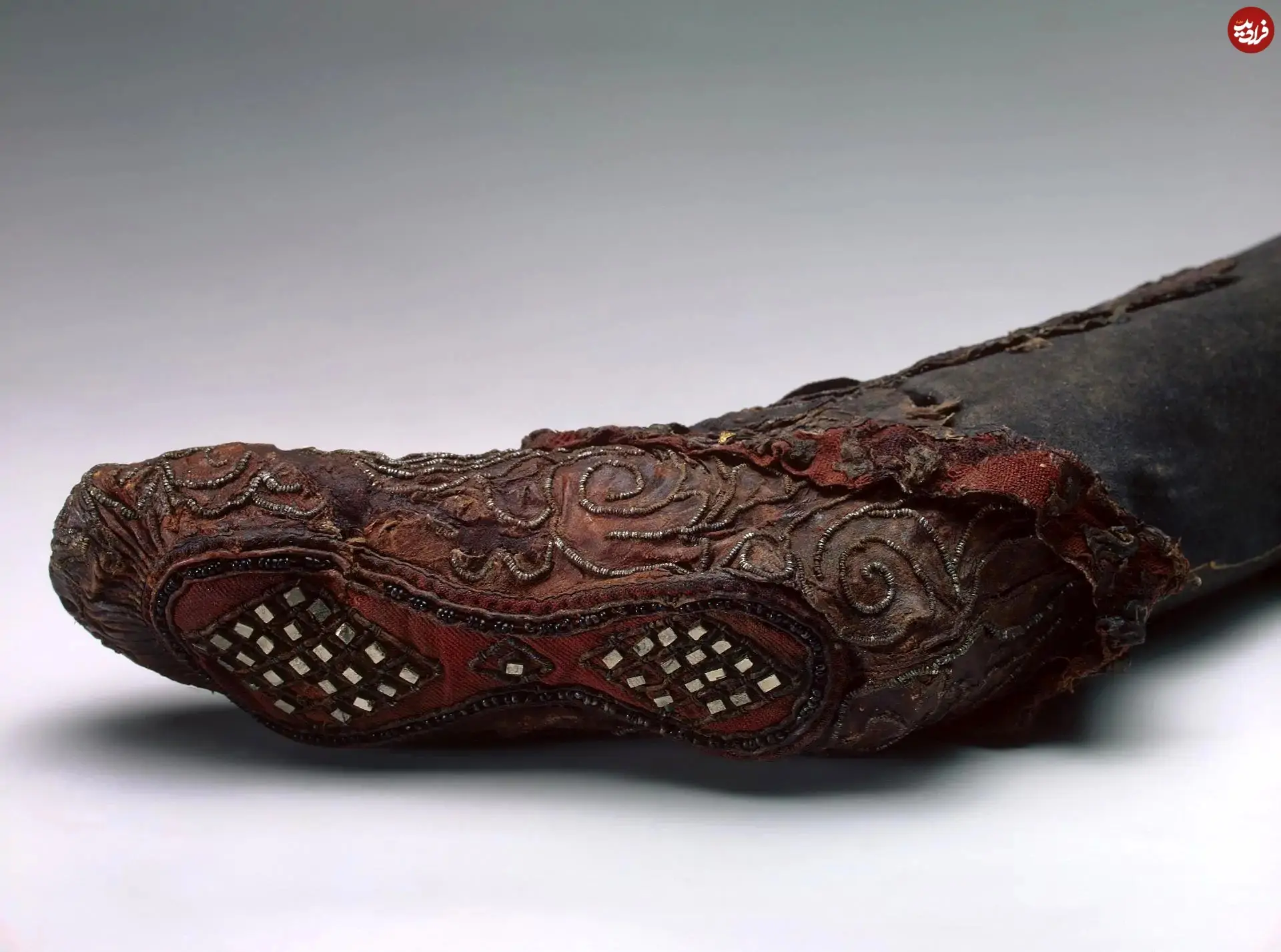 2300_year_old_-scythian_woman-boot_altai_mountains_1e_11zon