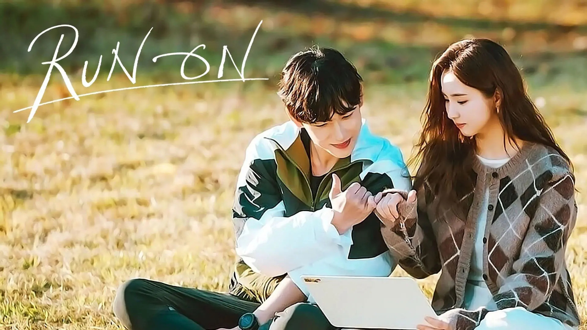 run-on-boy-and-girl-promised-eachother-as-sitting-on-grass_36_11zon