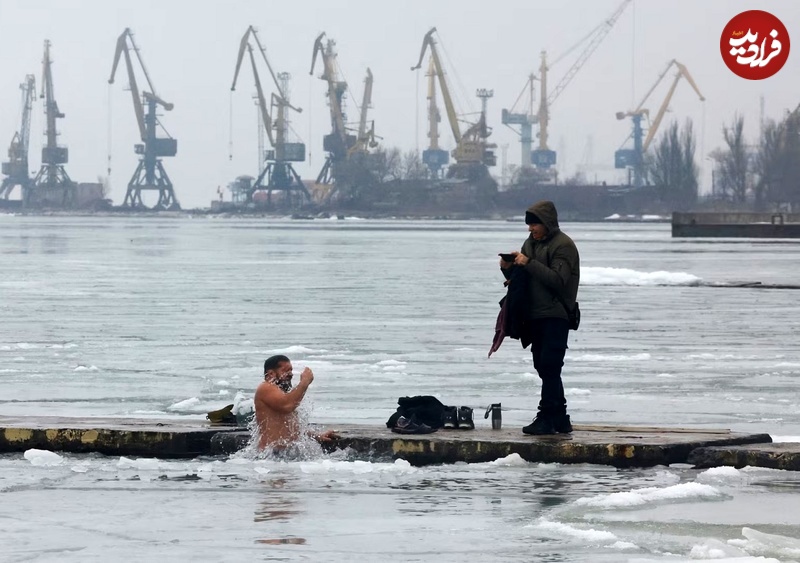 روس‌ها سردترین «غسل» جهان را به جا آوردند