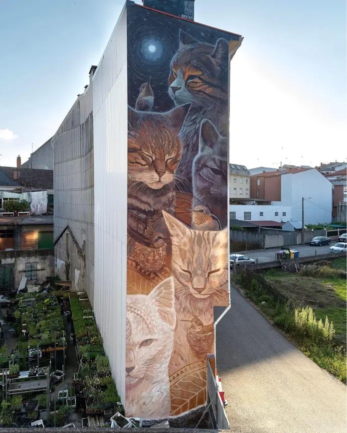 Mural-of-cats-and-birds-by-Alegria-del-Prado-at-Rua-Costureiras-19-in-Carballo-Spain-1