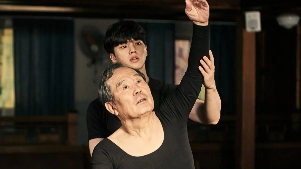 navilleraa-young-boy-oldman-trying-ballet_21_11zon