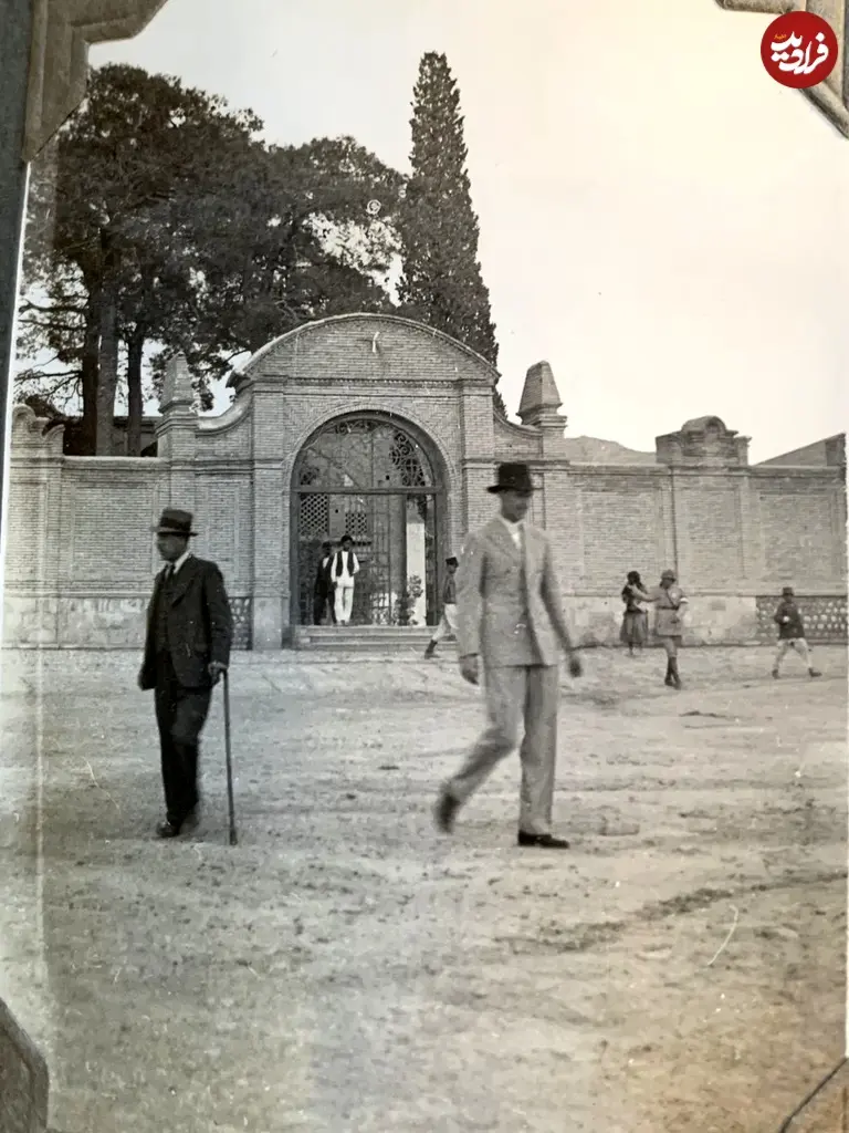 ورودی مقبره سعدی