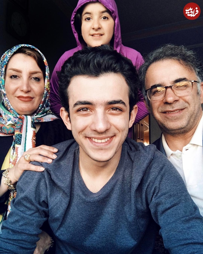 عکس| سفر در زمان؛ «جاوید» سریال یاغی در کنار پدر، مادر و خواهرش در 21 سالگی
