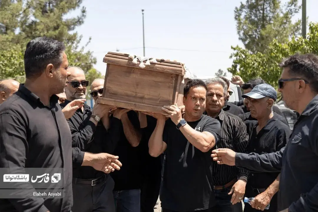 خاکسپاری+مادر+عمو+پورنگ (11)
