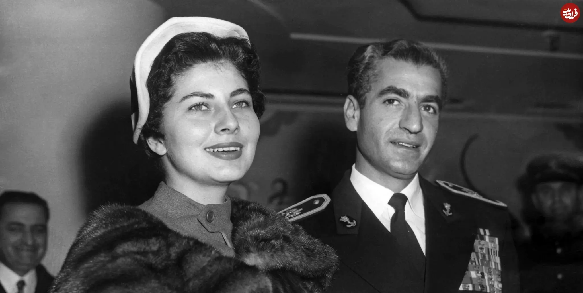 عکس| سفر در زمان؛ «ثریا اسفندیاری و محمدرضا پهلوی» در سفر لندن؛ سال 1333