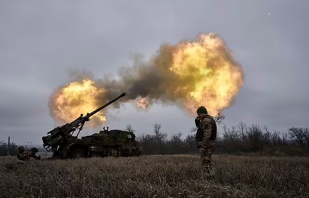 80168397-12977603-Ukrainian_soldiers_fire_a_French_made_CAESAR_self_propelled_howi-a-19_1705581297634