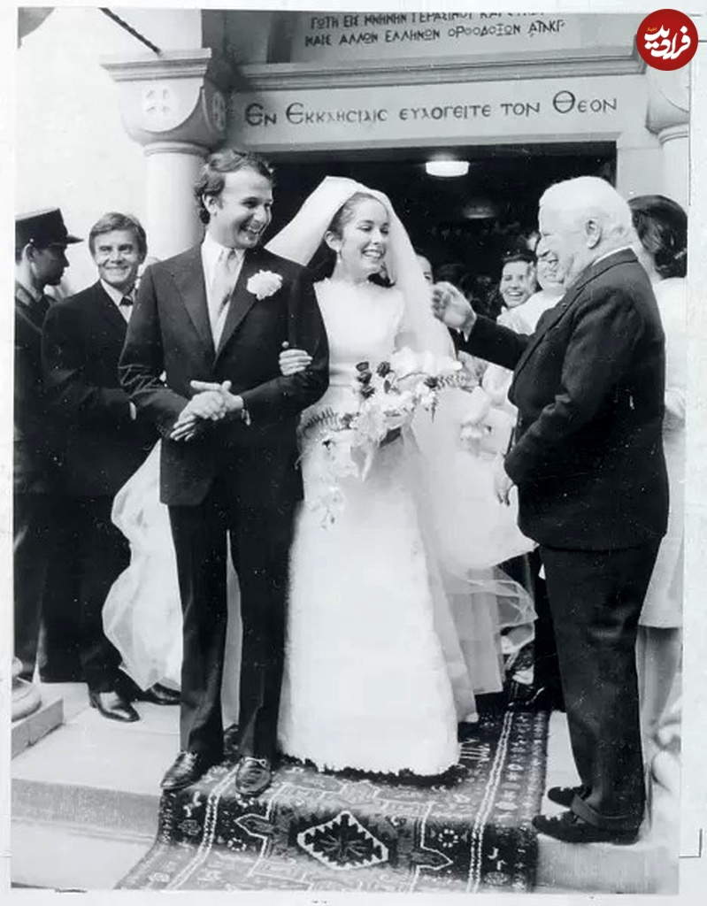 charlie-chaplin-offering-congratulations-wedding-39045159.jpg_11zon