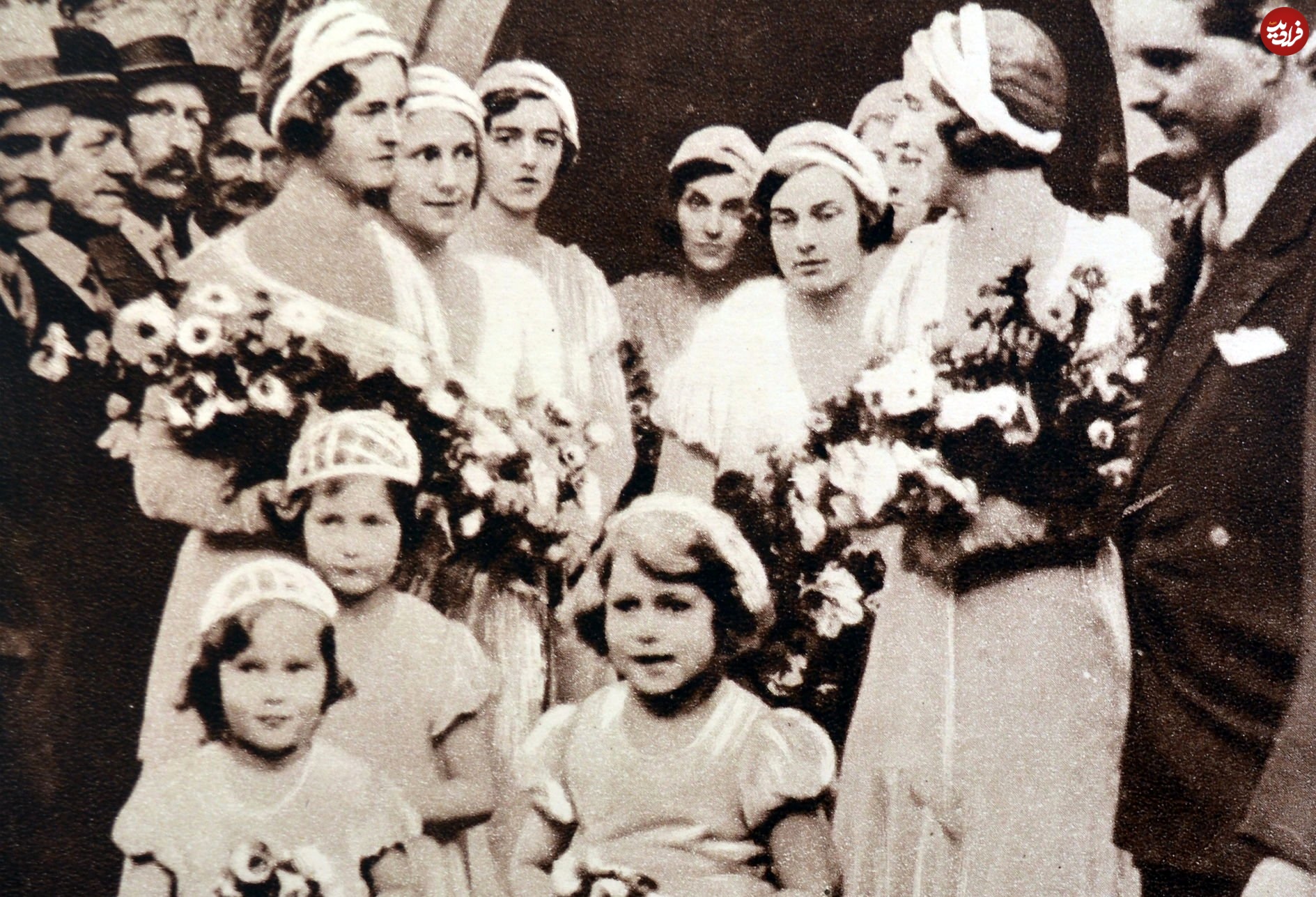 عکس| سفر در زمان؛ «ملکه الیزابت» در 4 سالگی و در یک جشن‌ عروسی در اسکاتلند؛ سال 1308