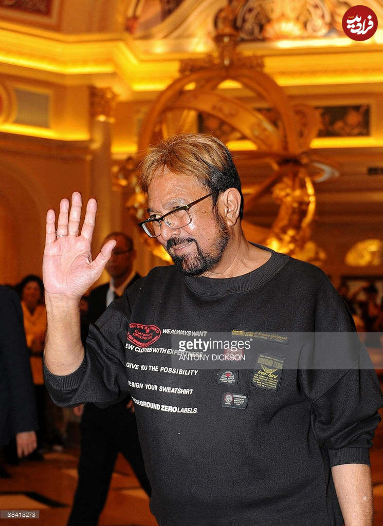 rajesh_khanna_raising_hand