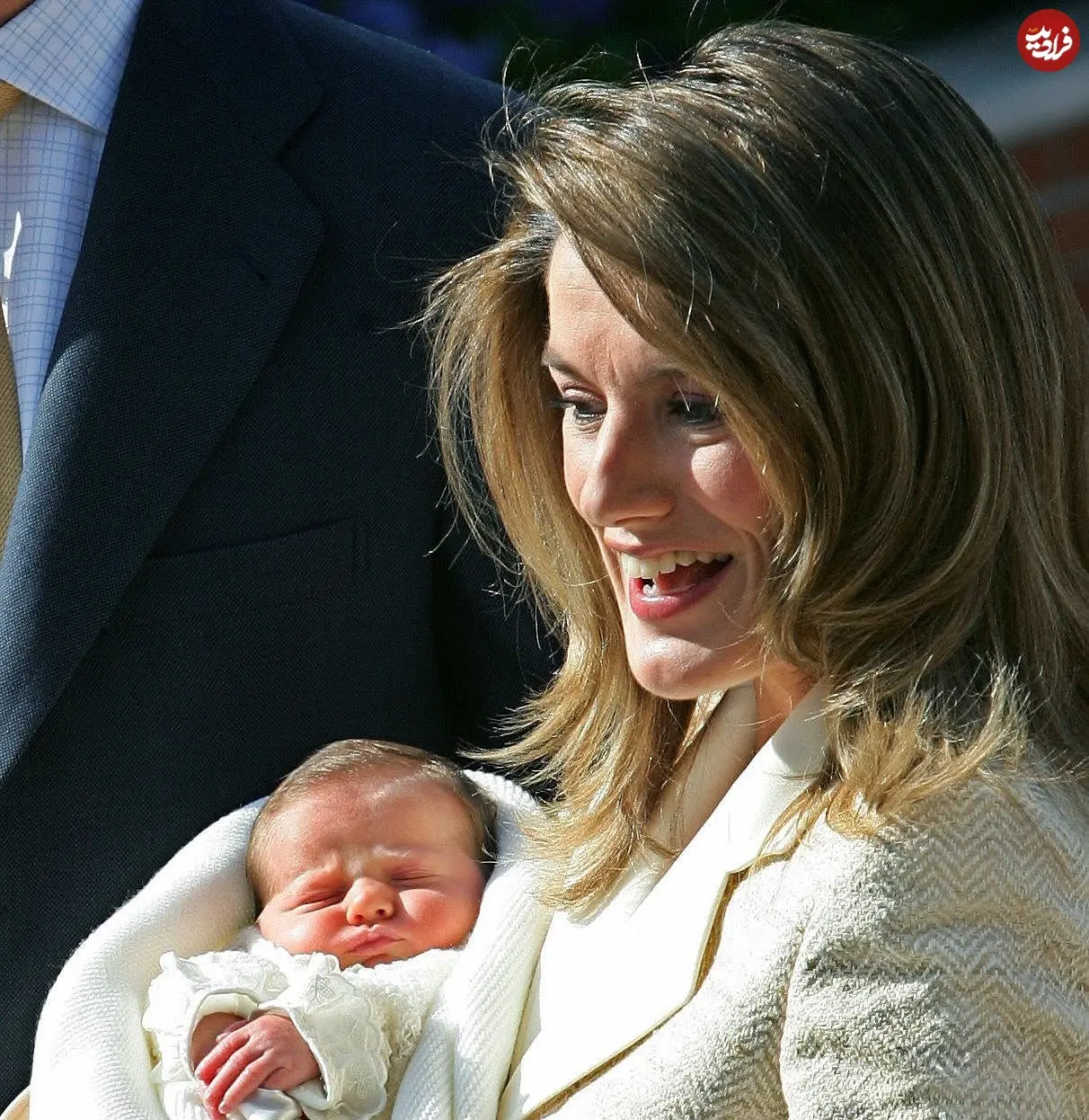 عکس| سفر در زمان؛ «لئونور، شاهدخت اسپانیا» در نوزادی و در آغوش مادرش؛ سال 1384