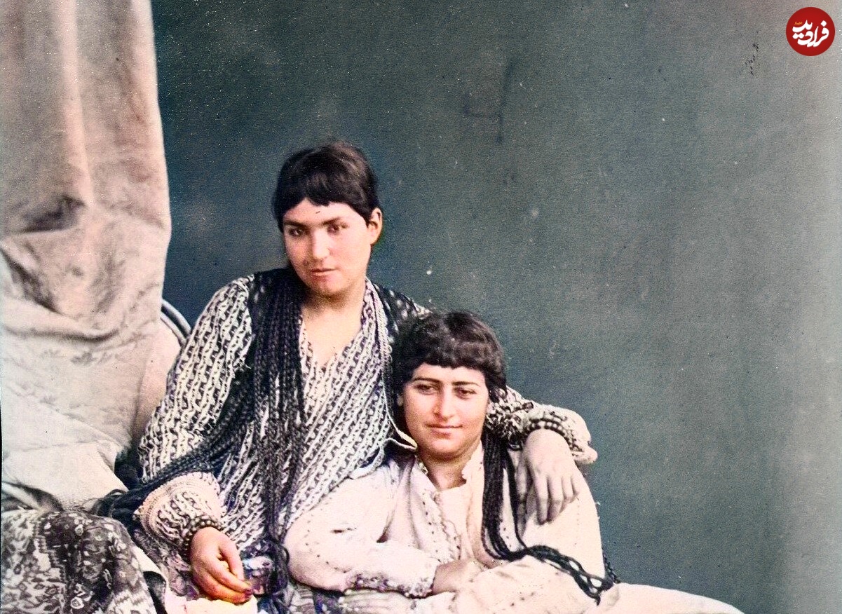 ژست‌های آتلیه‌ای زنان ایرانی در عهد قاجار