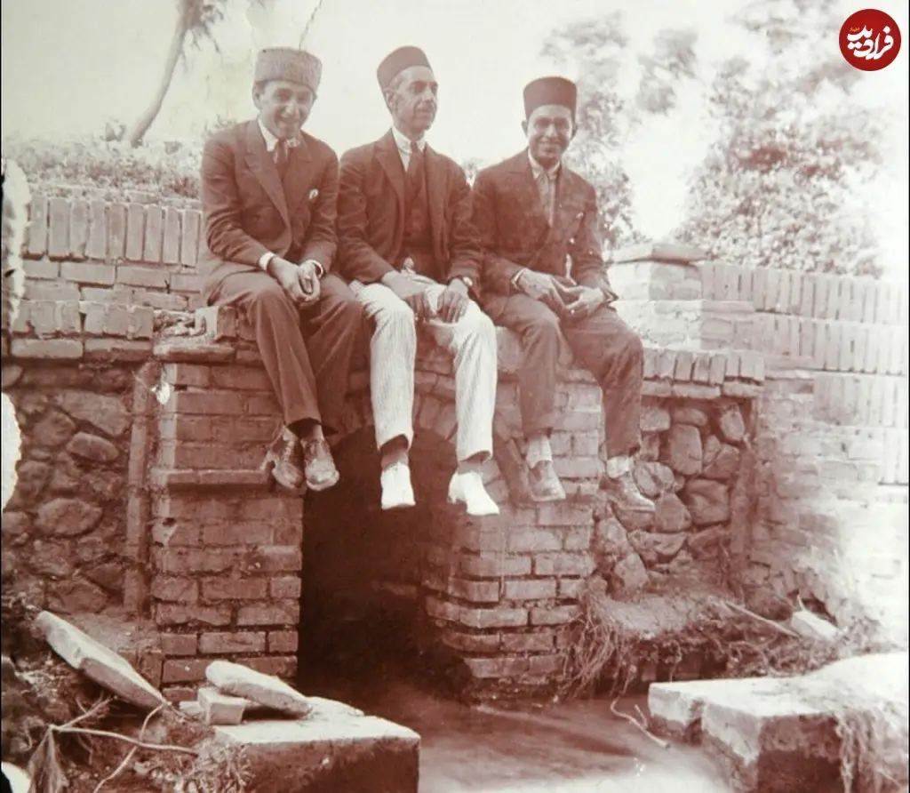 عکس| سفر زمان؛ مردان خندان ایرانی در کنار جوی آب؛ بیش از یک قرن قبل