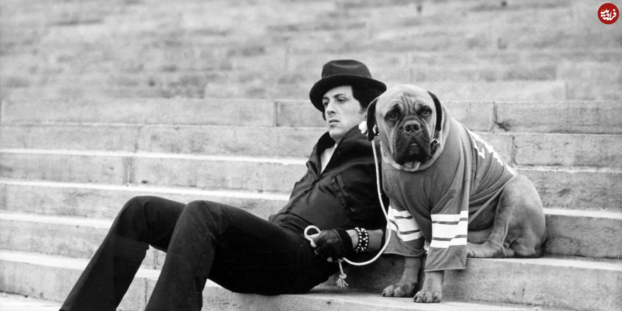 عکس| سفر در زمان؛ «سیلوستر استالونه» در 30 سالگی و در پشت صحنه‌ فیلم «راکی»؛ سال 1354