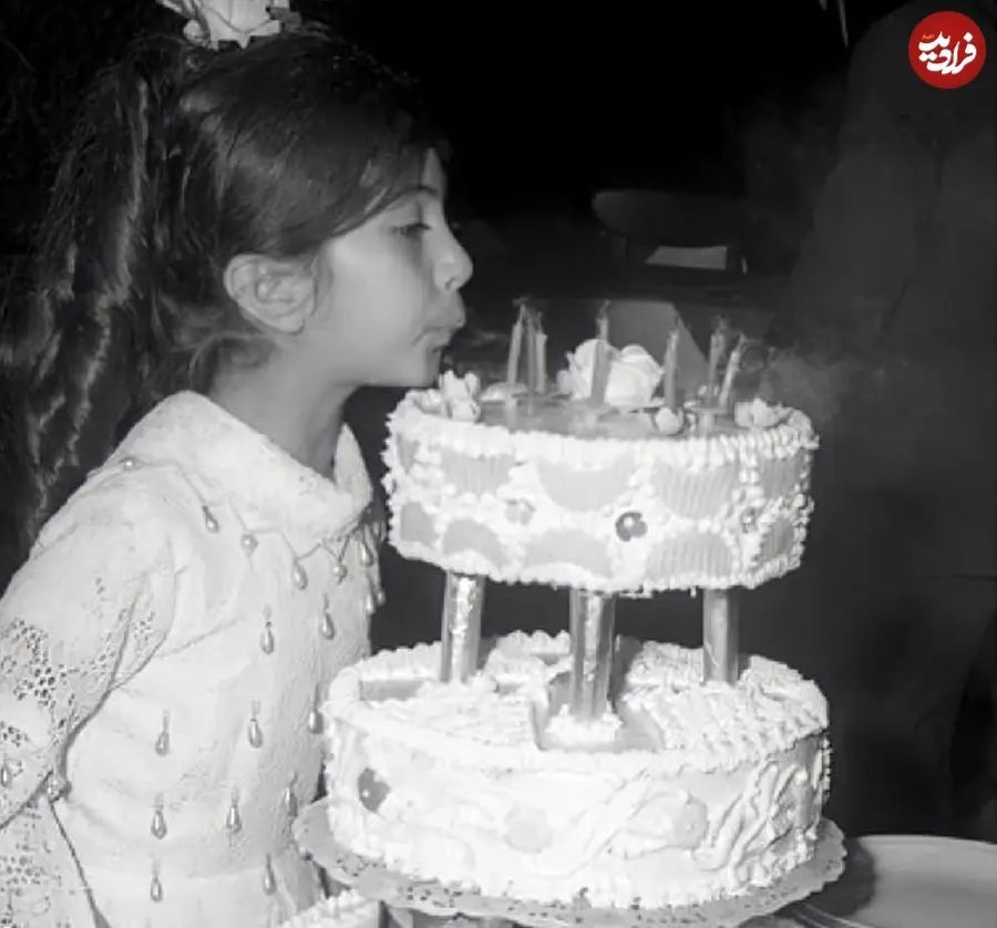 عکس| سفر در زمان؛ «لیلا فروهر» در کودکی و در حال خاموش کردن کیک تولدش؛ دهه 40
