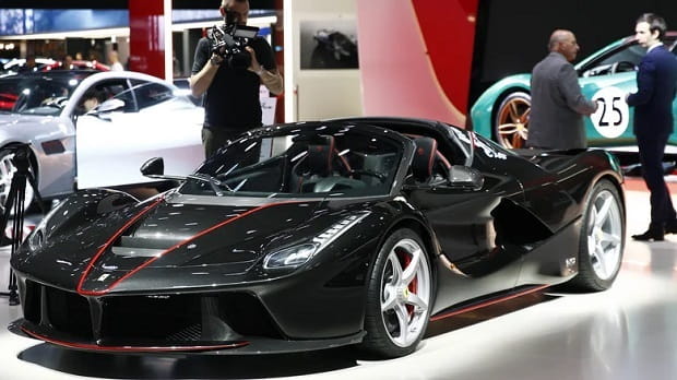 gordon-ramsays-ferrari-laferrari-aperta-1697216738-min