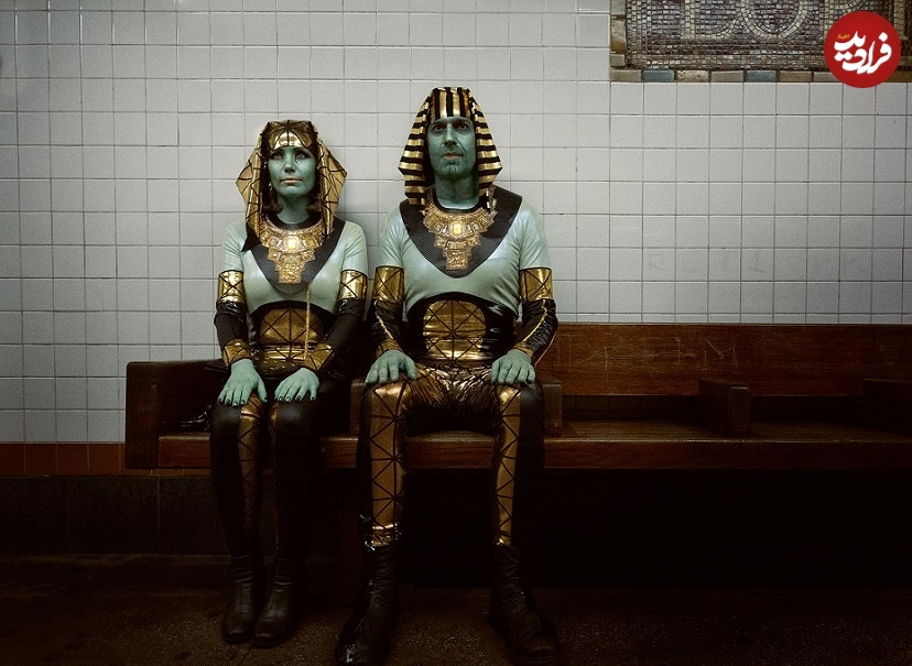 231026143434-04-halloween-costume-subway-portraits-egyptian-couple