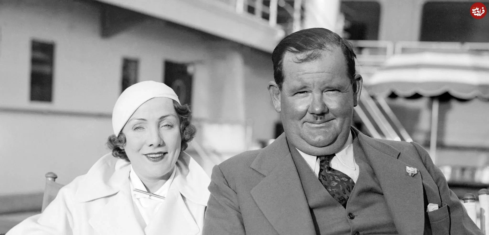 عکس| سفر در زمان؛ «الیور هاردی» به همراه همسرش در کشتی اس.اس. سانتا لوسیا؛ سال 1312