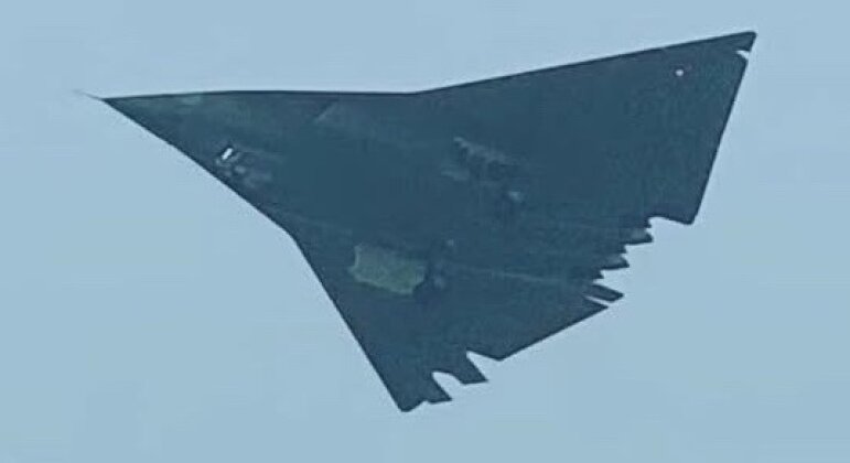 کابوس آمریکا پرواز کرد؛ این «غول پنهانکار»، ۴۰۰۰ کیلومتر برد عملیاتی دارد کابوس آمریکا پرواز کرد؛ این «غول پنهانکار»، ۴۰۰۰ کیلومتر برد عملیاتی دارد