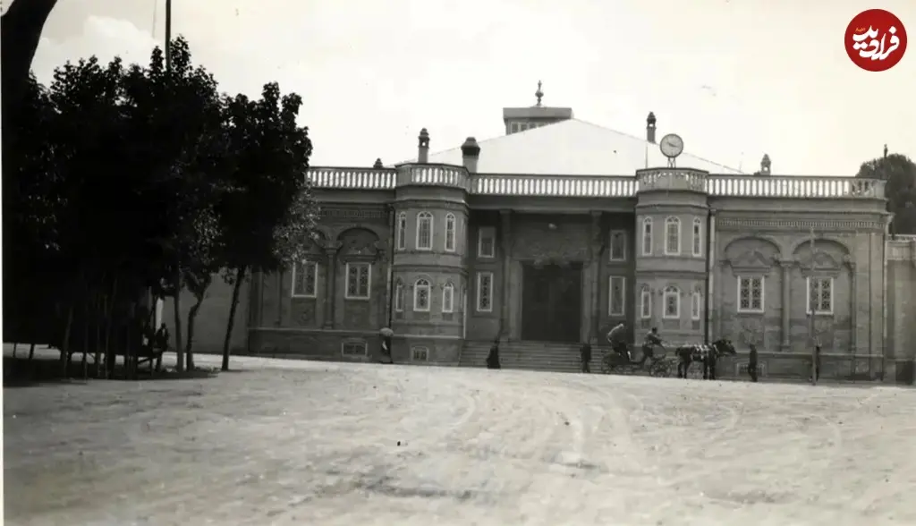 میدان بهارستان