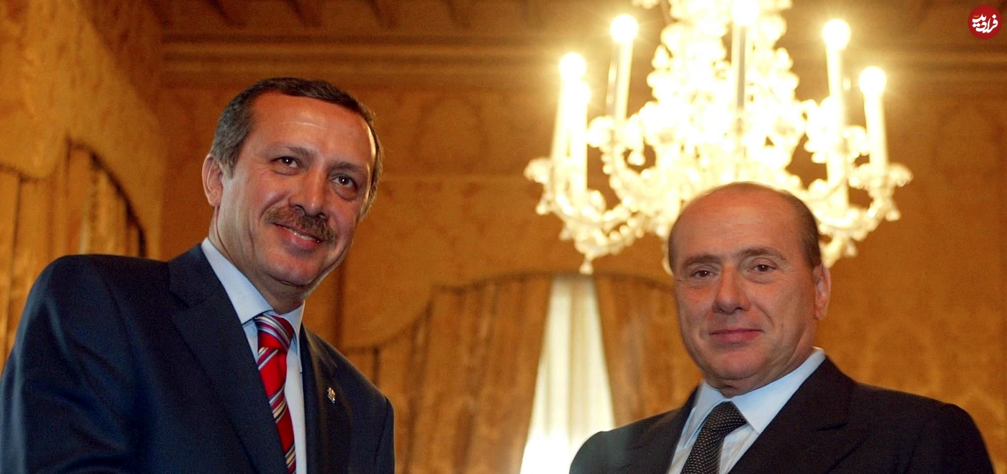 عکس| سفر در زمان؛ «رجب طیب اردوغان» در کنار نخست وزیر ایتالیا در رم؛ سال 1381 عکس| سفر در زمان؛ «رجب طیب اردوغان» در کنار نخست وزیر ایتالیا در رم؛ سال 1381