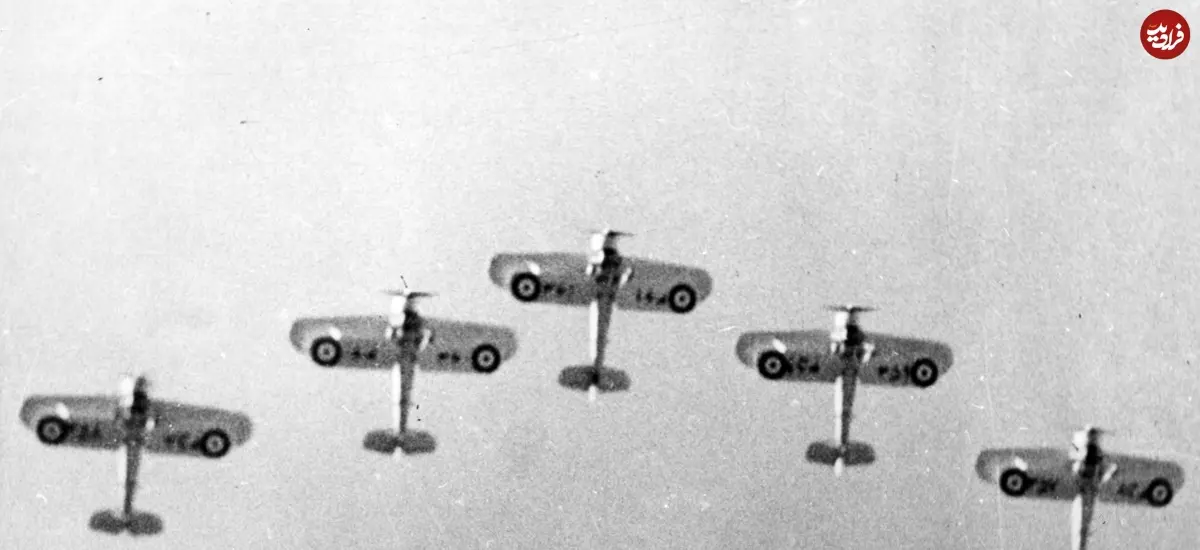 عکس| سفر در زمان؛ پرواز پنج فروند از هواپیماهای دوباله ارتش ایران؛ سال 1313