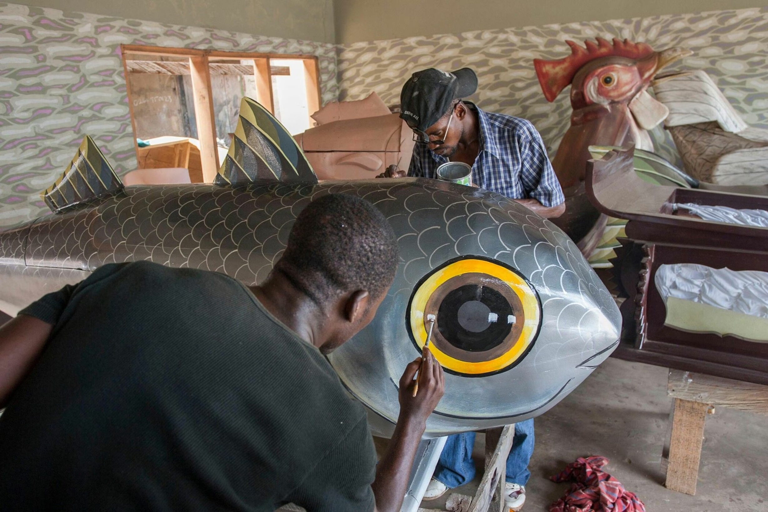 در این کشور مردگان را در «بطری، کفش و هواپیما» دفن میکنند در این کشور مردگان را در «بطری، کفش و هواپیما» دفن میکنند