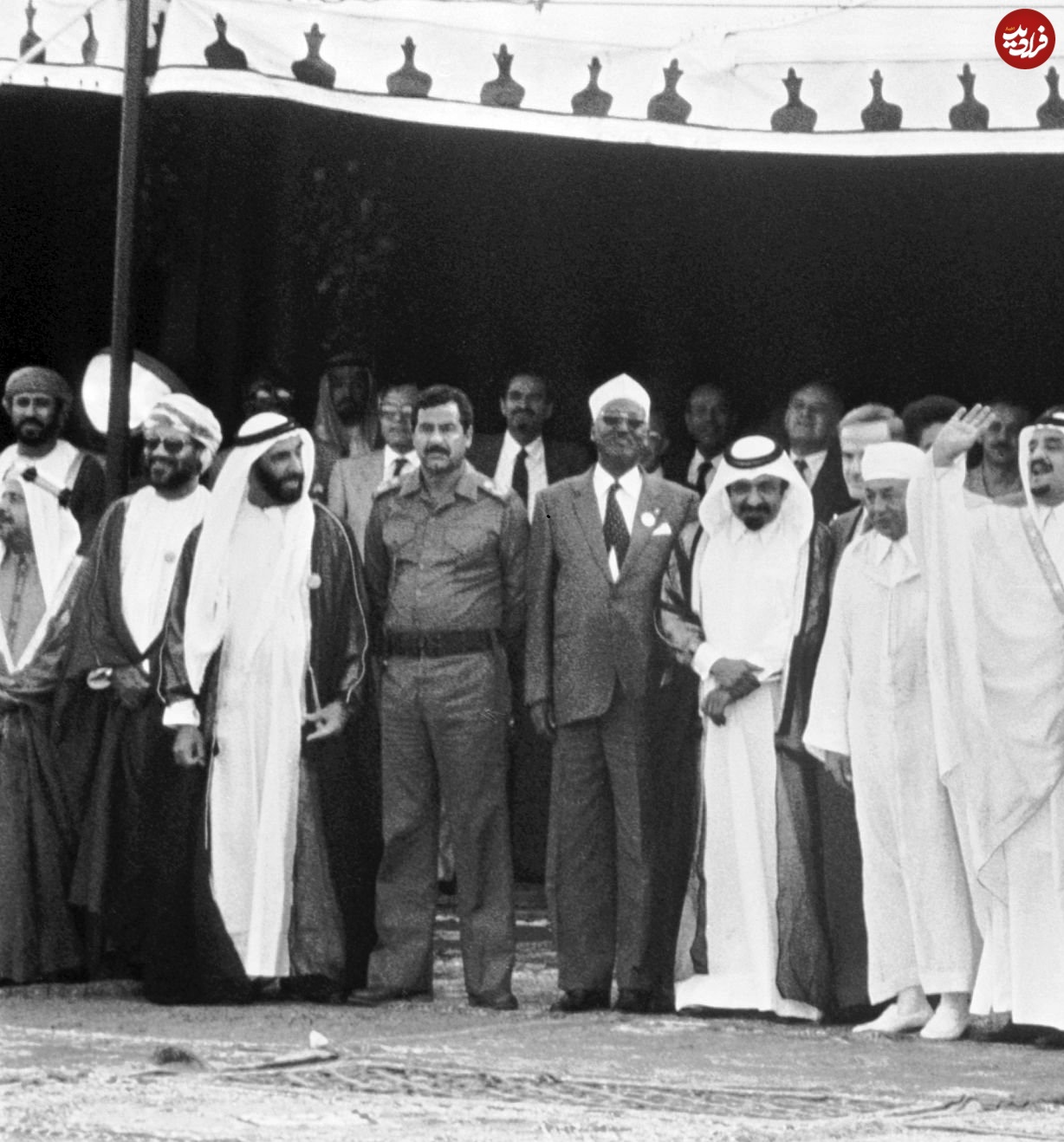عکس| سفر در زمان؛ «صدام» در کنار سران و رهبران کشورهای عربی؛ سال 1361