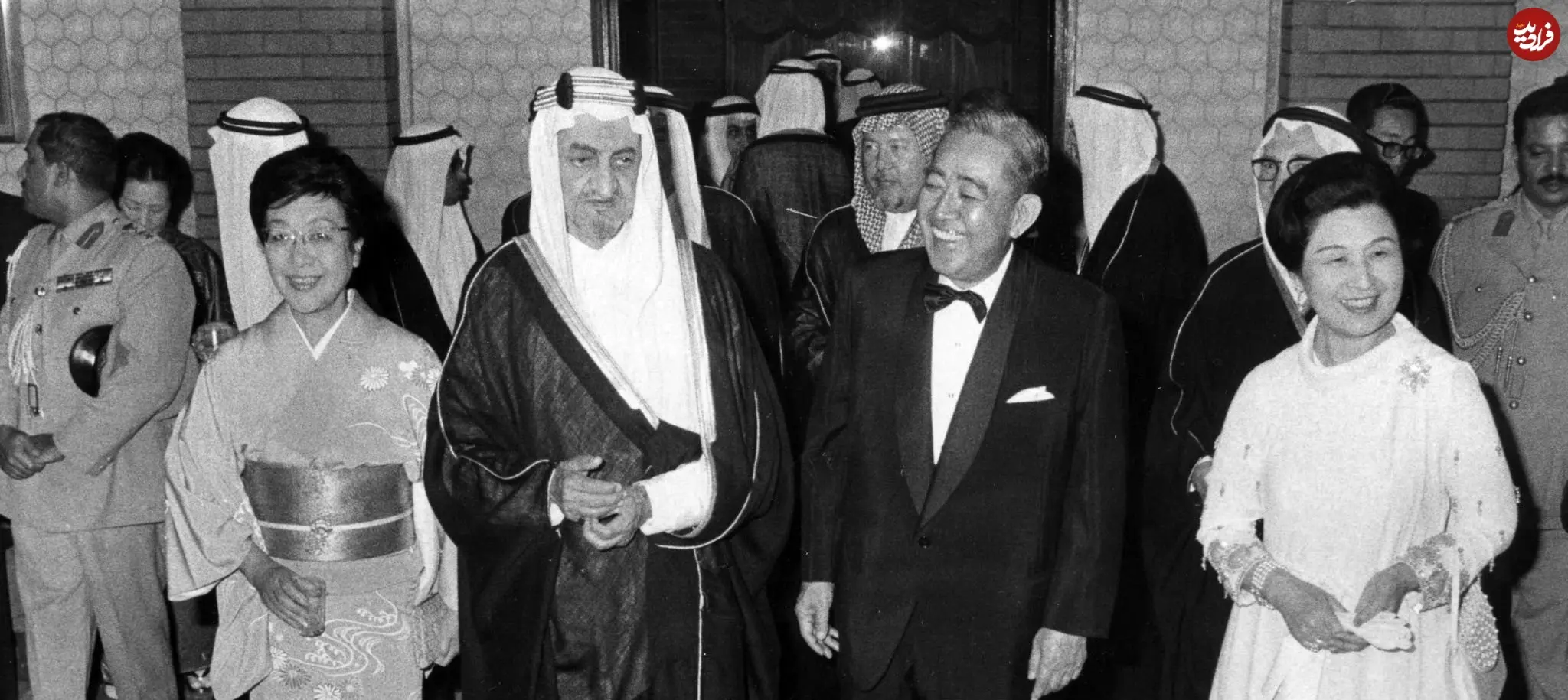 عکس| سفر در زمان؛ دیدار «ملک فیصل، پادشاه عربستان» با نخست وزیر ژاپن در توکیو؛ سال 1350
