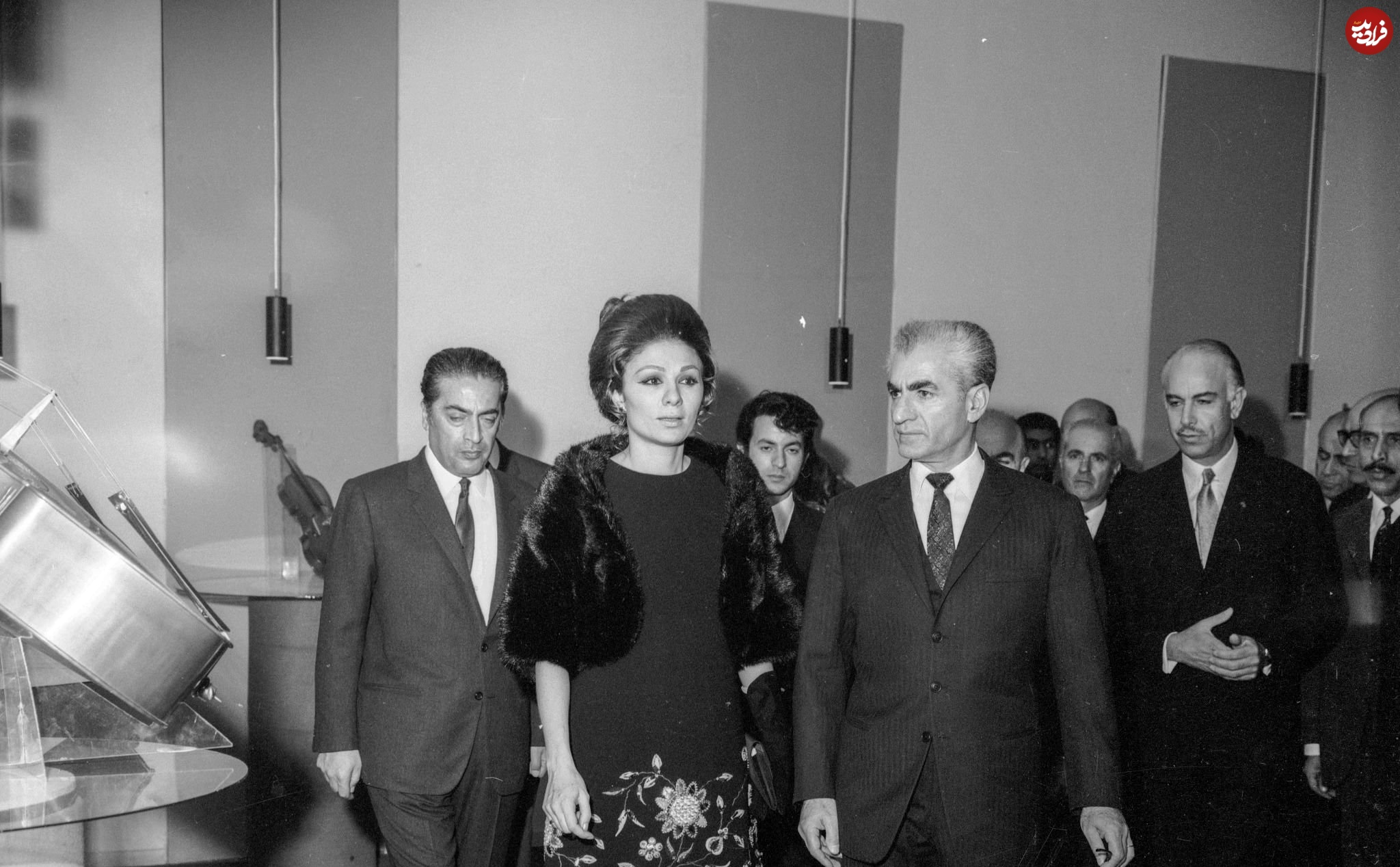 عکس| سفر در زمان؛ «محمدرضا پهلوی» و همسر سوم اش در یک جشنواره در تهران؛ سال 1348 عکس| سفر در زمان؛ «محمدرضا پهلوی» و همسر سوم اش در یک جشنواره در تهران؛ سال 1348