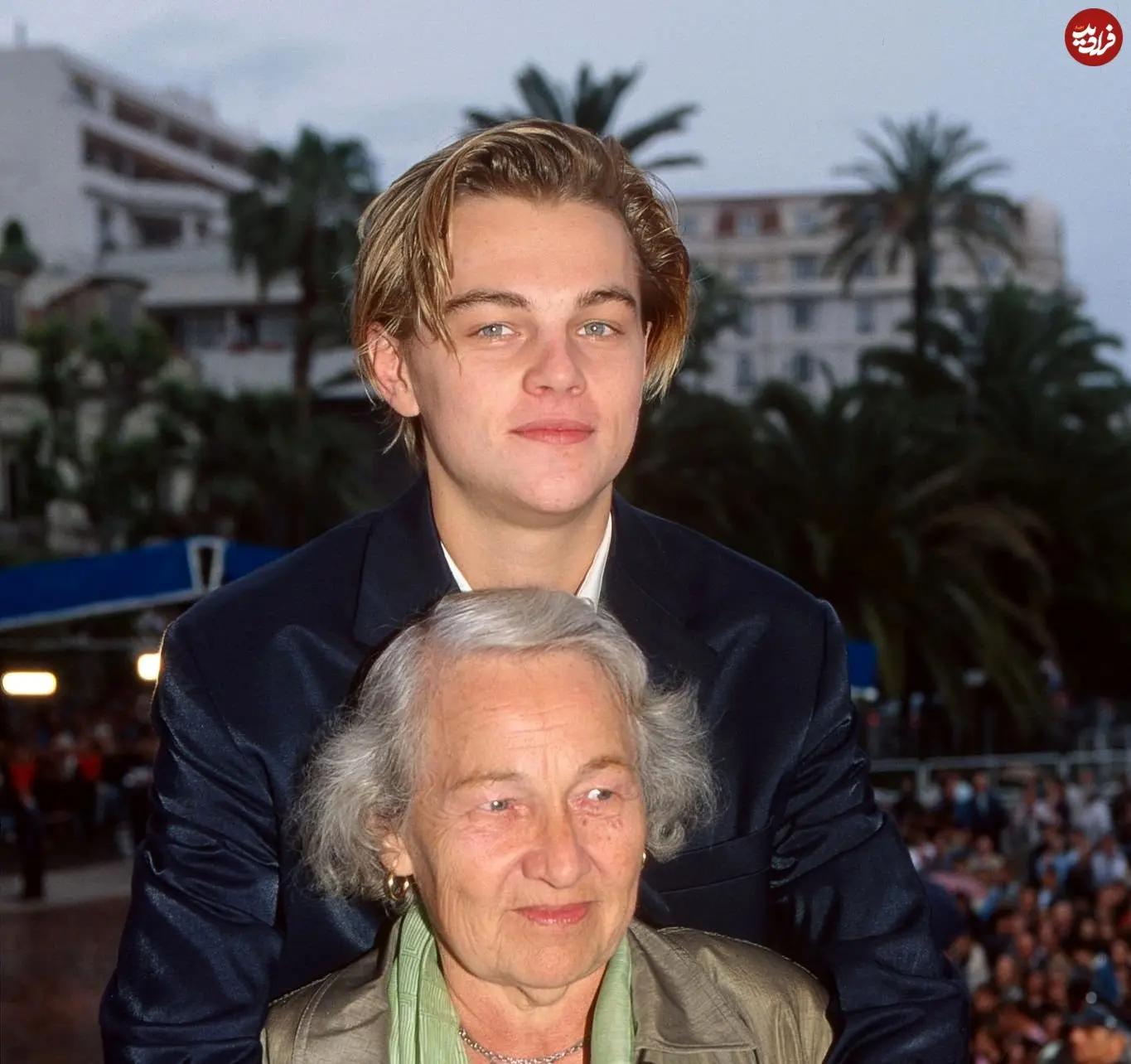 عکس| سفر در زمان؛ «جک فیلم تایتانیک» به همراه مادربزرگش در یک مراسم؛ سال 1375