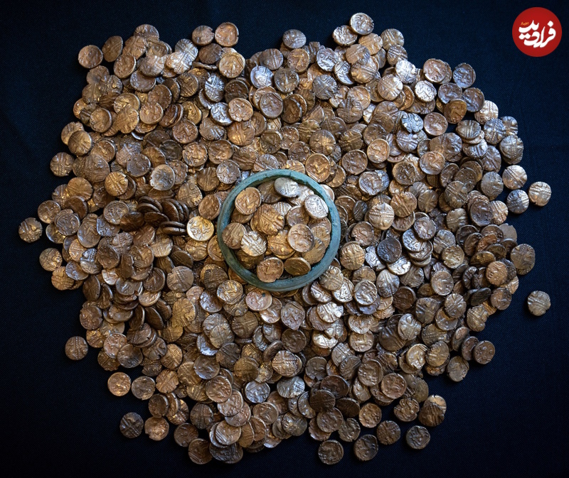 Coins-with-vessel-fragment