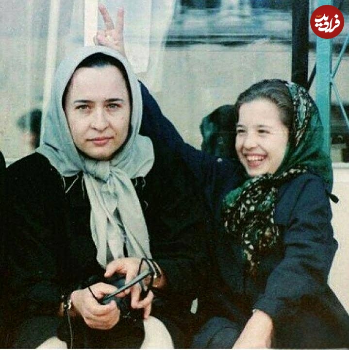 عکس| سفر در زمان؛ «مهرآوه شریفی نیا» در کنار مادرش «آزیتا حاجیان»؛ دهه 60