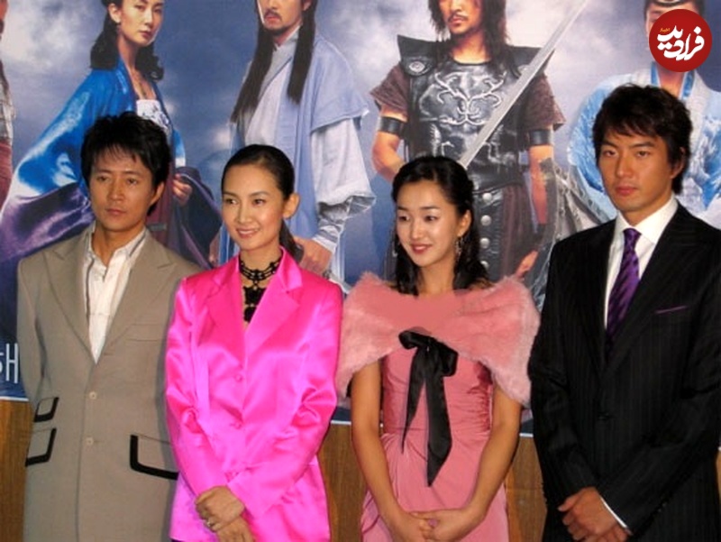 عکس| سفر به تاریخ؛ «یوم جانگ، جانگهوا، بانو جمی و جانگبوگو» در مراسم معرفی سریال «امپراتور دریا» عکس| سفر به تاریخ؛ «یوم جانگ، جانگهوا، بانو جمی و جانگبوگو» در مراسم معرفی سریال «امپراتور دریا»